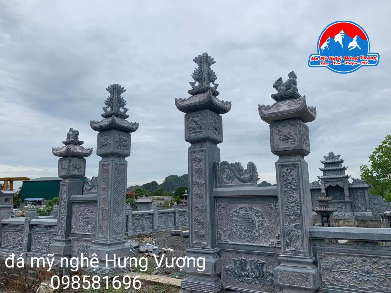 Cổng tứ trụ trạm câu đối,tứ quý