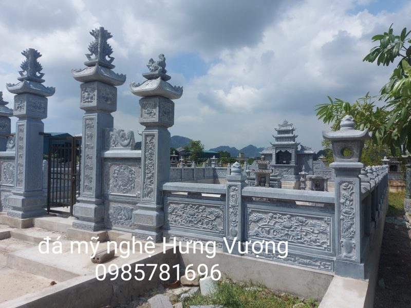 Cổng tứ trụ đá xanh đen