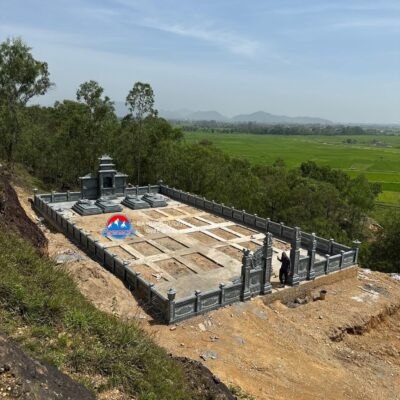 Khuôn viên khu lăng đá xanh rêu kt 11,5m x 22m