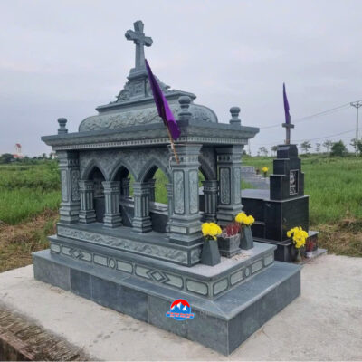 Mộ công giáo đá xanh rêu